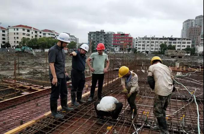 2019年集團第二季度生產檢查暨“流動紅旗”競賽圓滿結束——景創(chuàng)建設貴陽碧桂園天麓一號五期裝飾工程榮獲“優(yōu)秀項目部”稱號